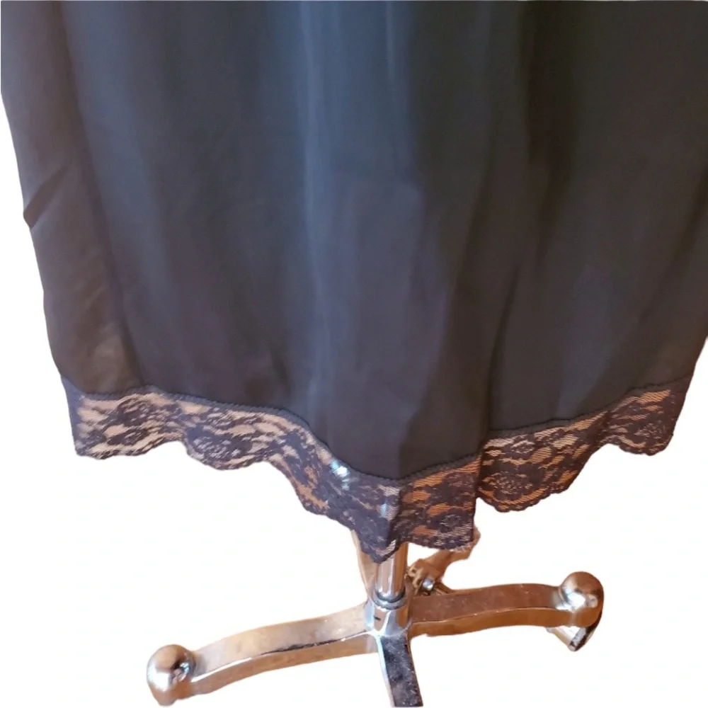 Vintage Unlabeled Black &‎ Ivory Lace Nylon Chemise - Picture 4 of 7